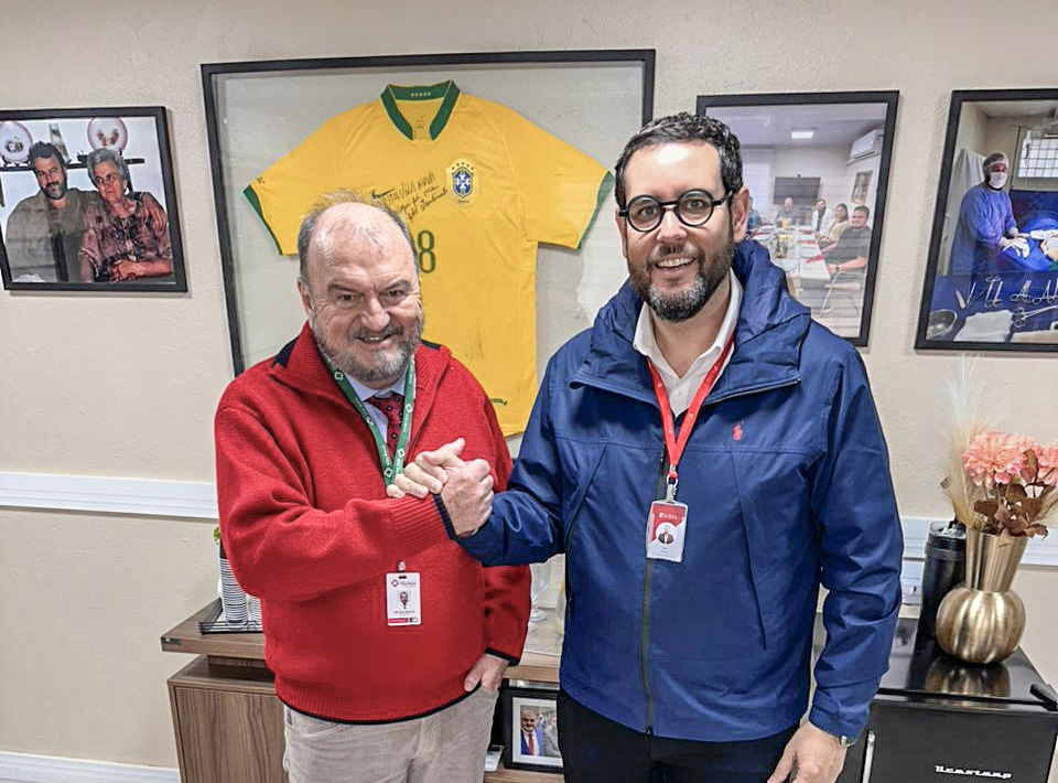 Ruy Irigaray com Dr. Dirceu Dal’Molin, presidente da Rede Vila Nova, em encontro sobre parceria da ULBRA na área da saúde