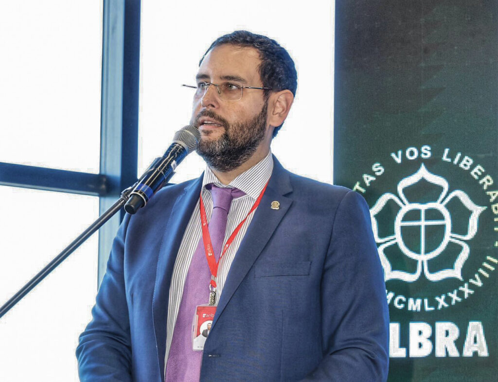 Ruy Irigaray em evento da ULBRA, reforçando compromisso com qualidade acadêmica e aluno no centro